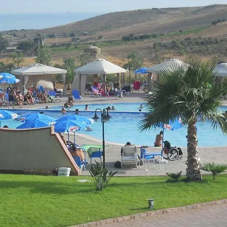 Desusino Park Village & 3* Butera